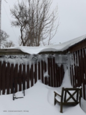Winterbilder aus Dänemark Schneeverwehung an Schuppen