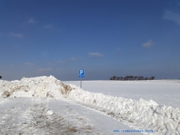 Winterbilder aus Dänemark verschneiter Parkplatz auf der Insel Nyord